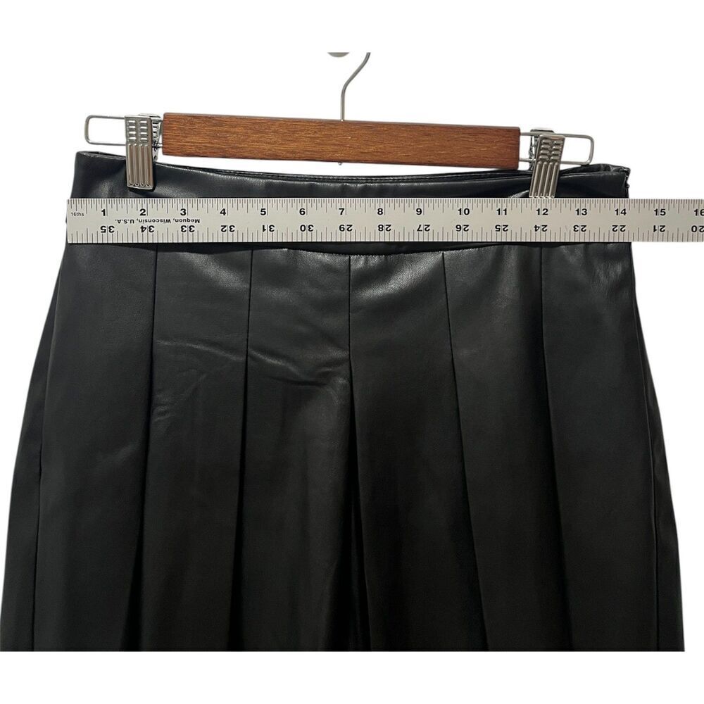 Altar'd State Faux Leather Pleated Mini Skort Size Medium Black NWT - Picture 4 of 7